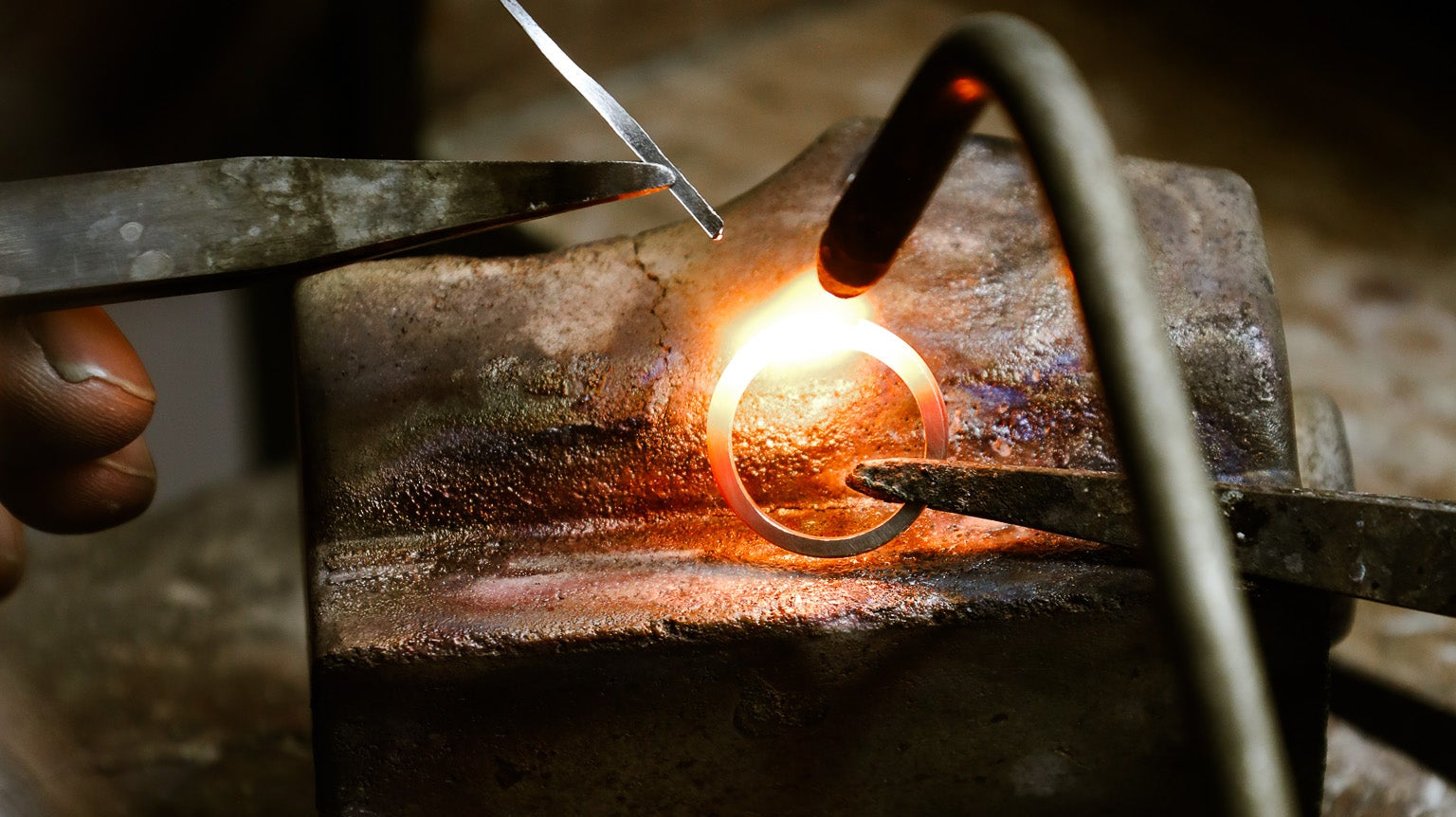 ¿Por qué está subiendo tanto el oro?¿Y qué significa esto para tu joya?