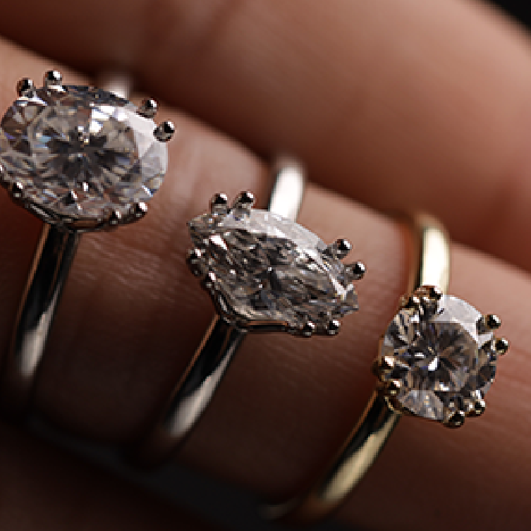 ¿Qué tipo de anillo hace lucir más largas las manos? Guía para elegir el diseño ideal