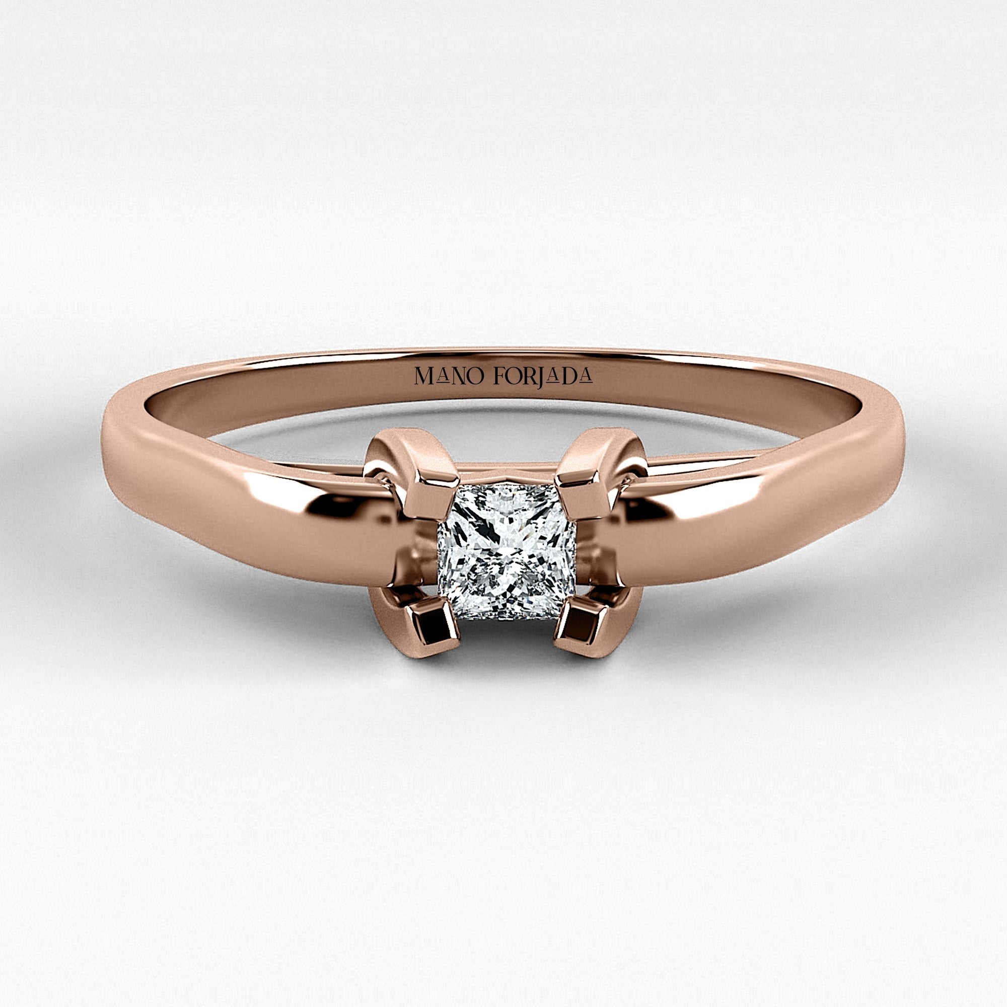Promesa Alba corte princesa en oro rosa, vista frontal