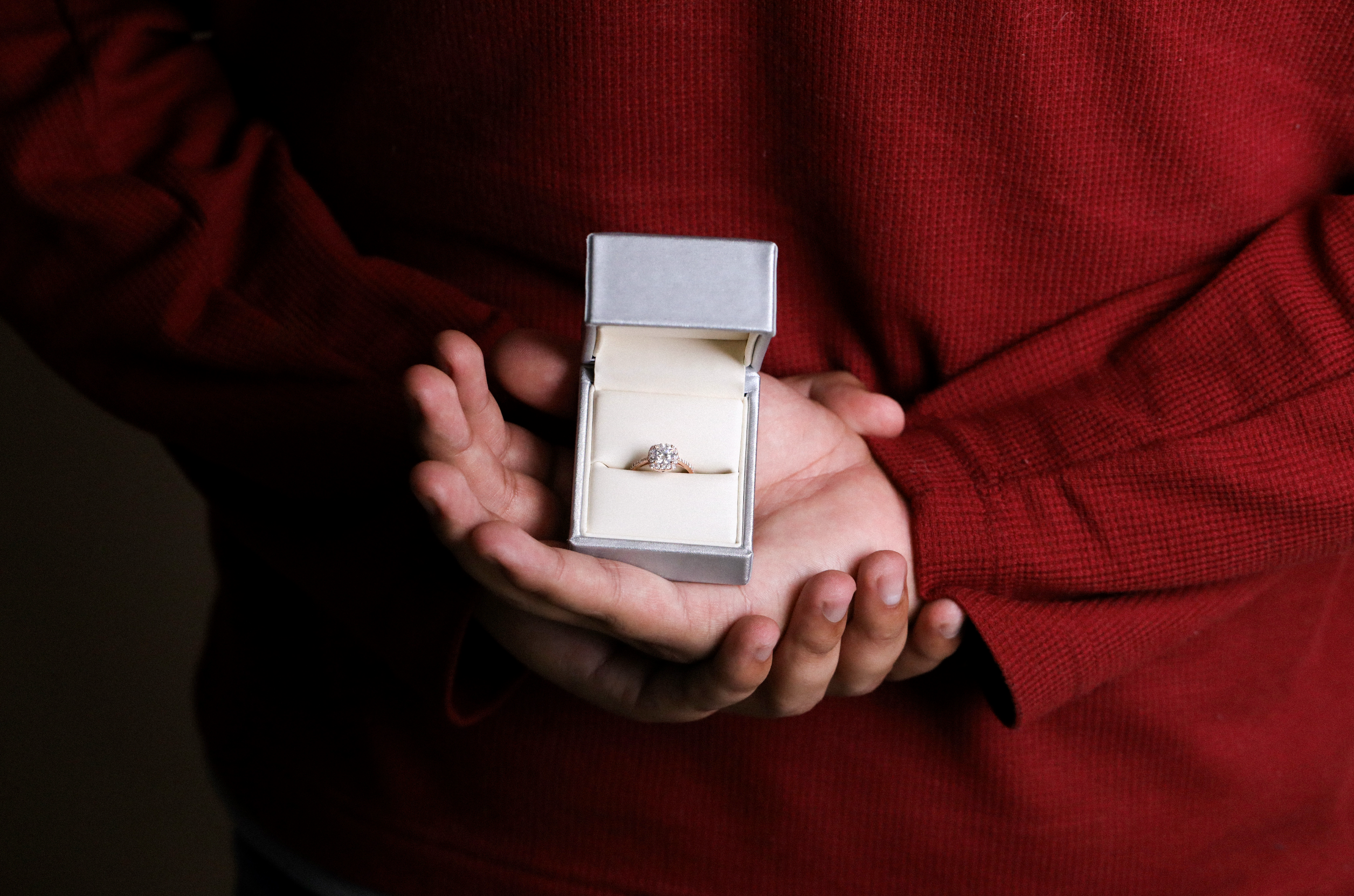 ¿Qué significan el número de piedras en los anillos?
