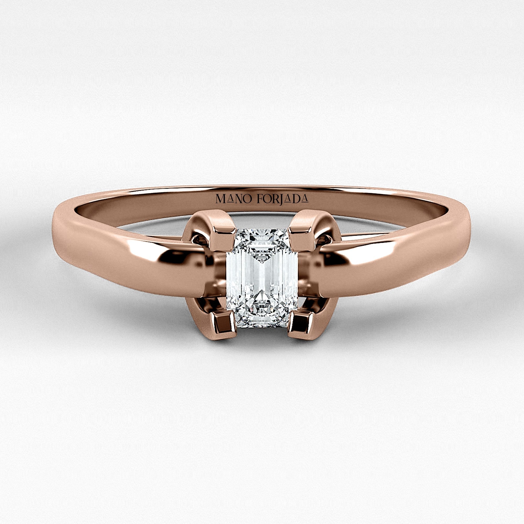 Promesa Alba corte esmeralda en oro rosa, vista frontal