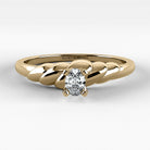 Promesa Lazo corte oval en oro amarillo, vista frontal