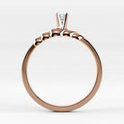 Promesa Lazo corte oval en oro rosa, vista de canto