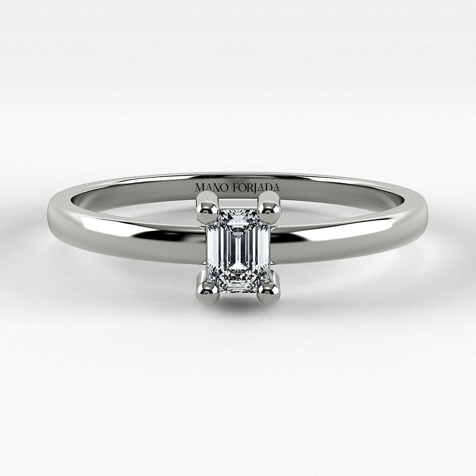 Promesa Clásico corte esmeralda en oro blanco, vista frontal
