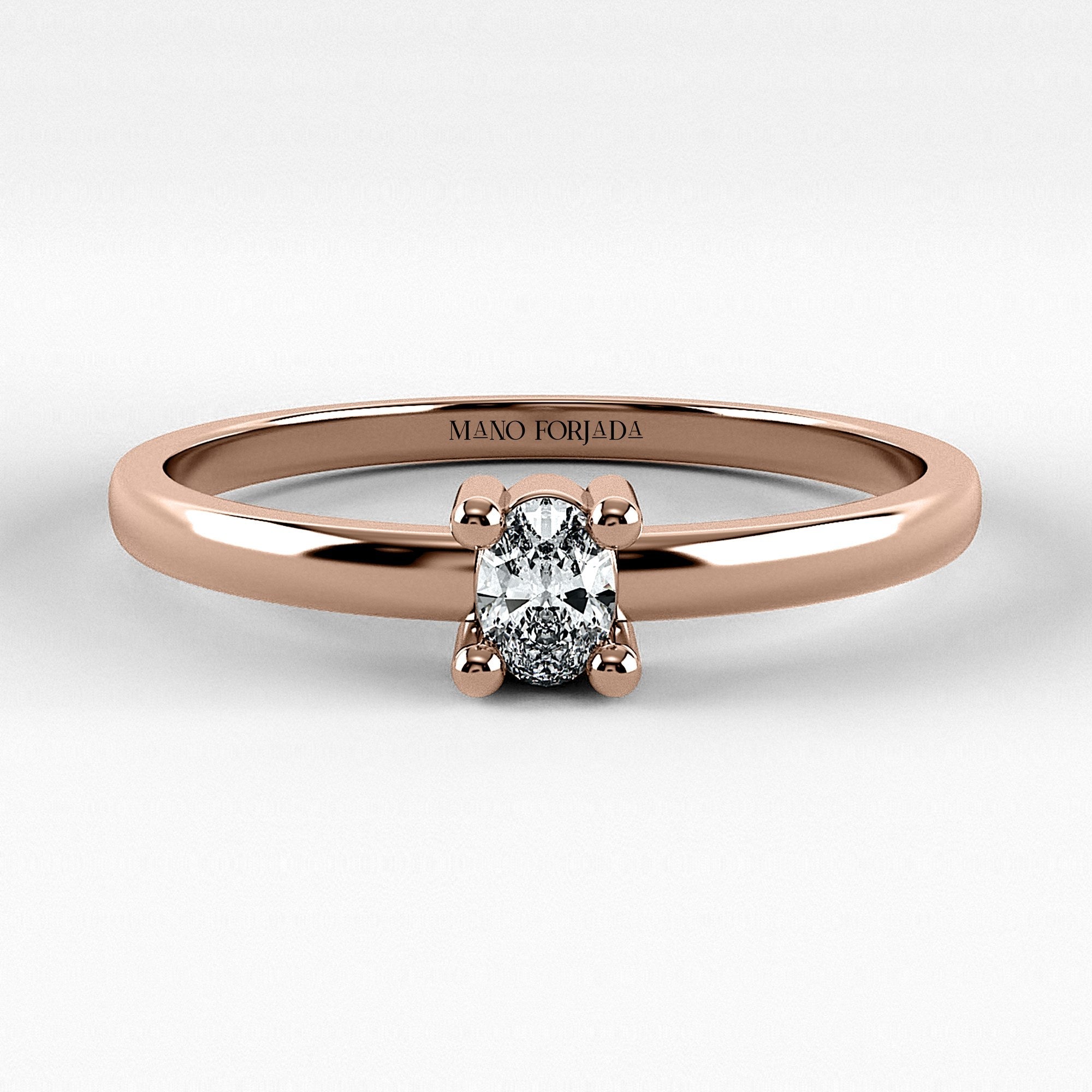 Promesa Clásico corte oval en oro rosa, vista frontal