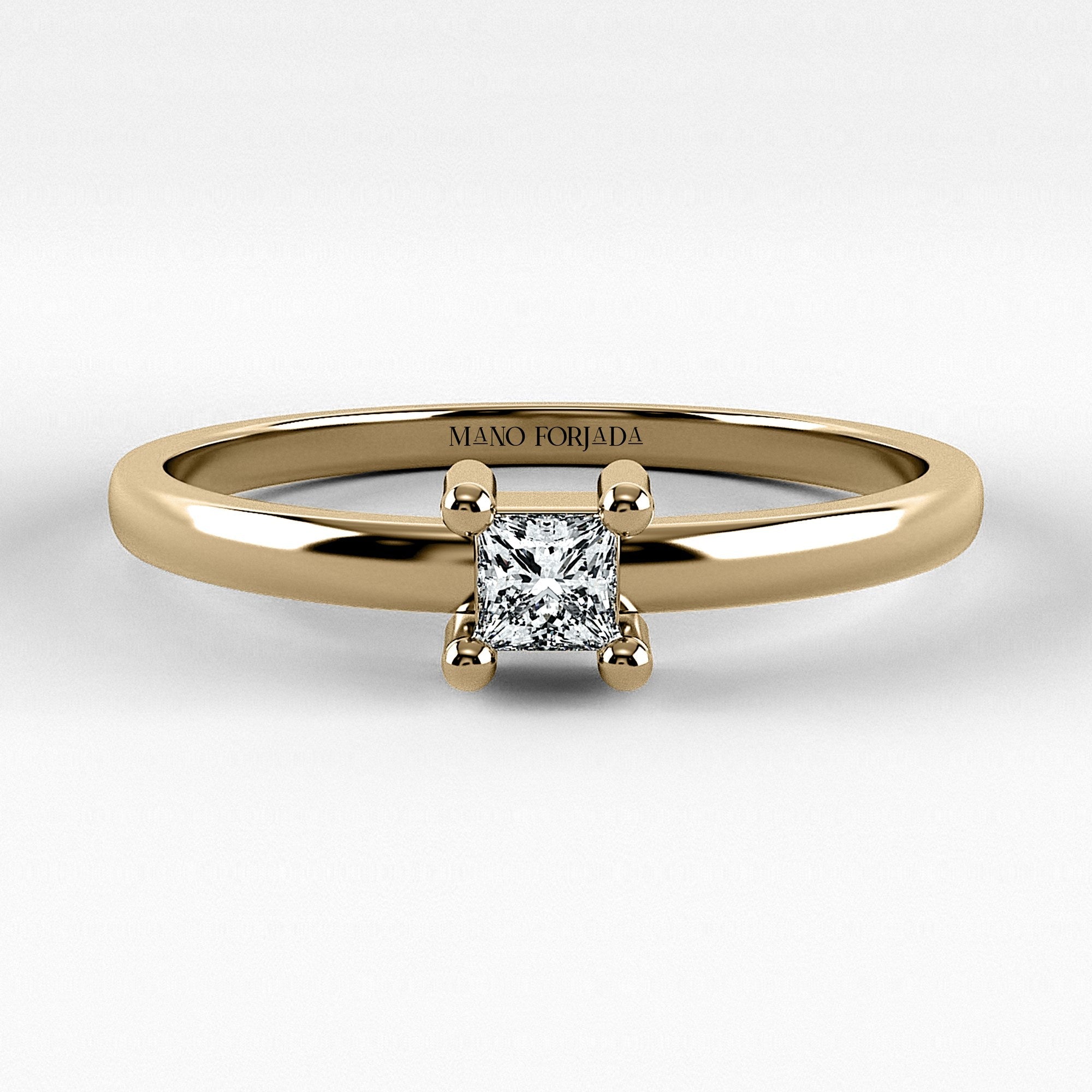Promesa Clásico corte princesa en oro amarillo, vista frontal
