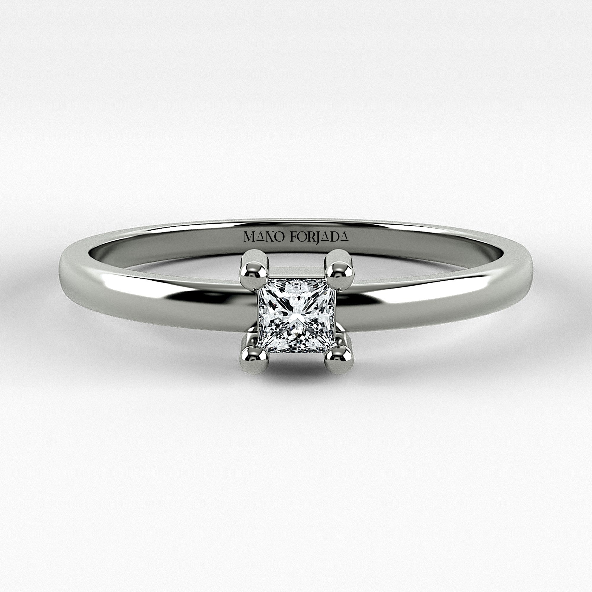 Promesa Clásico corte princesa en oro blanco, vista frontal