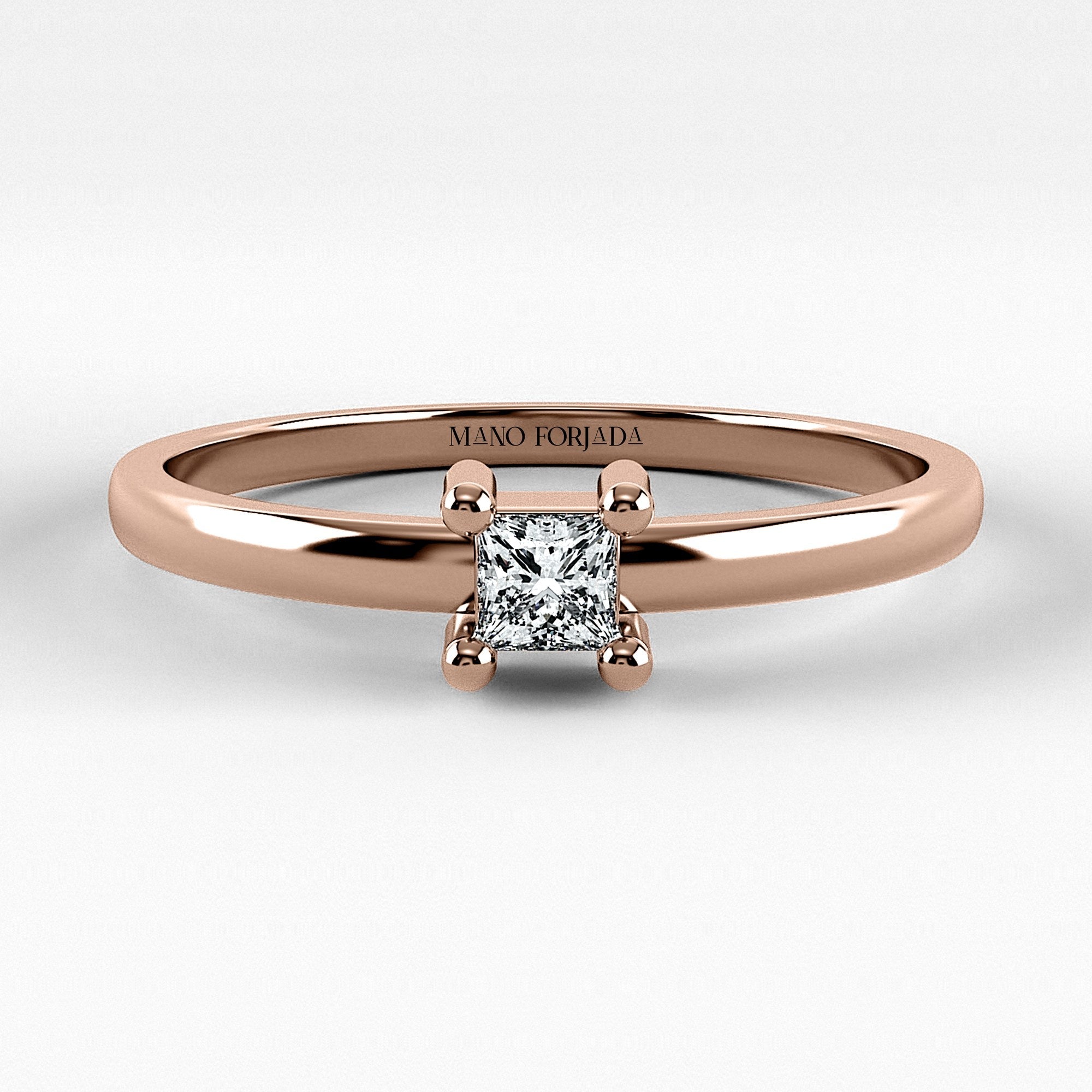Promesa Clásico corte princesa en oro rosa, vista frontal