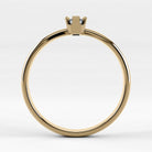 Promesa Impulso corte esmeralda en oro amarillo, vista de canto