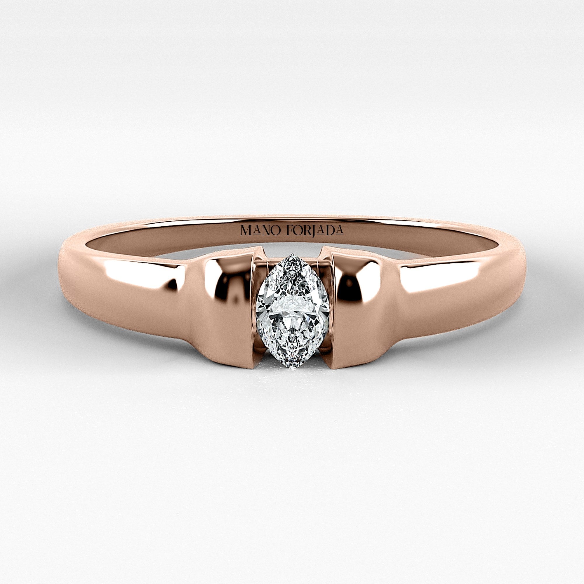 Promesa Sólido corte marquesa en oro rosa, vista frontal