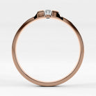 Promesa Sólido corte oval en oro rosa, vista de canto