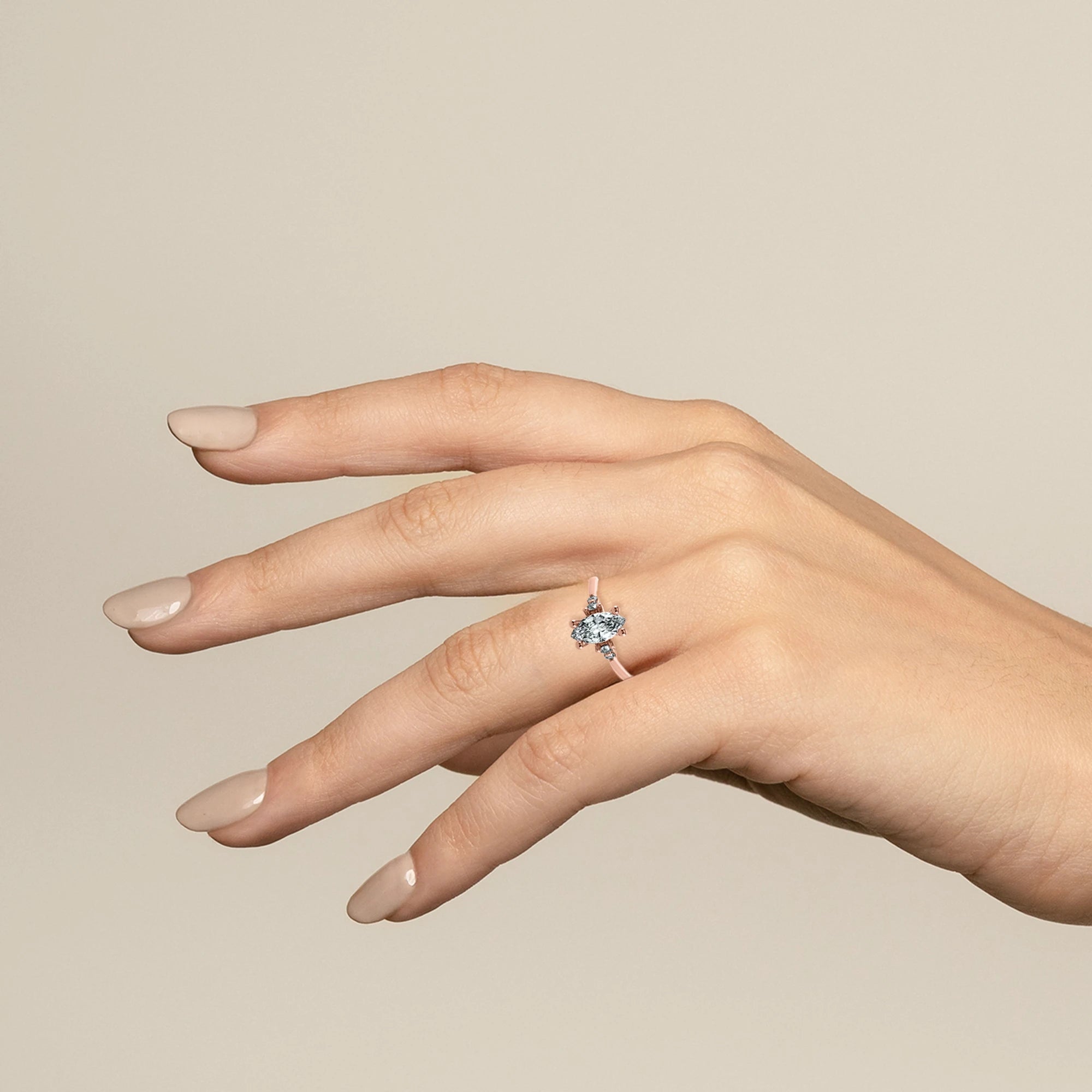 Anillo de Compromiso Constelación - Marquesa en oro rosa - vista 4